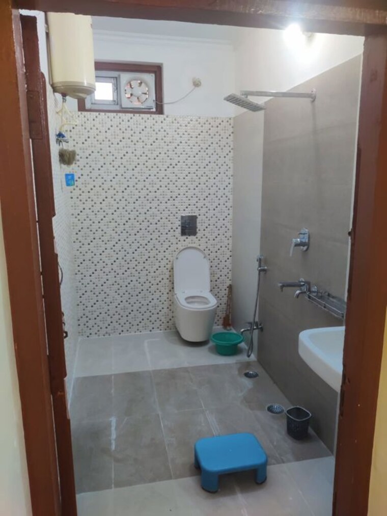 Bathroom, gomti nagar 1 RK 400 Sq.Ft. Builder Floor In Gomti Nagar Lucknow 10240202