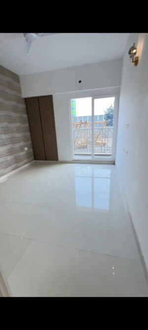 Room in 3 BHK Apartment at Arihant Abode, Sector 10 Greater Noida – for Sale