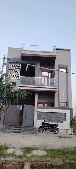 3 BHK + Extra Room Independent House For Sale in Yashoda Kunj