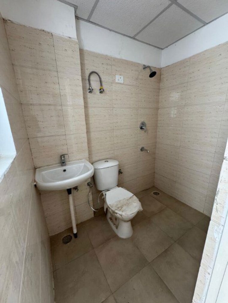 Bathroom, nk-sharma-savitry-greens-2 1.5 Bedroom 560 Sq.Ft. Apartment In Ghazipur Zirakpur 10240349