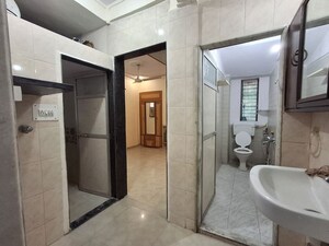 Building Lobby in 3.5 BHK Builder Floor at Sector 81 – for Rent