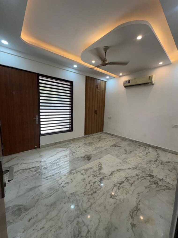 Room, rajouri garden 3 Bedroom 200 Sq.Yd. Builder Floor In Rajouri Garden Delhi 10240380