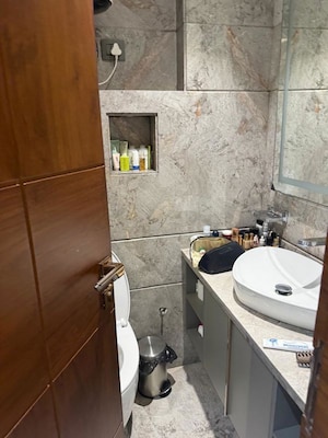 Team Area in 3 BHK Builder Floor at Saket – for Rent