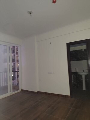 Room in 3 BHK Apartment at DPL Flora Heritage, Sector 1 Greater Noida – for Rent