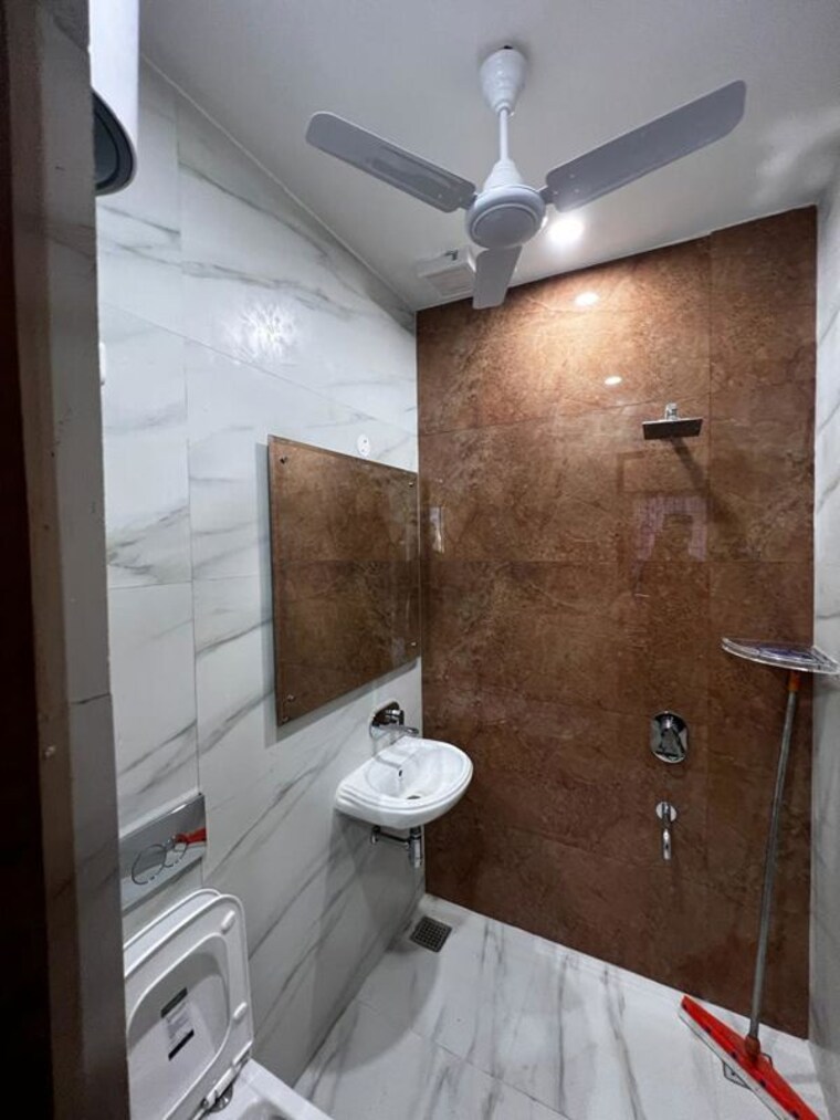 Bathroom, panchkula urban estate 2 Bedroom 350 Sq.Yd. Independent House In Panchkula Urban Estate Panchkula 10217587
