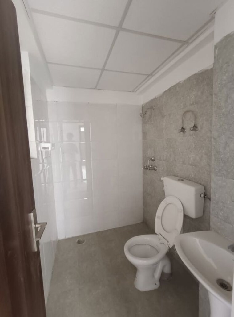 Bathroom, nirala-estate 3 Bedroom 1760 Sq.Ft. Apartment In Tech Zone 4 Greater Noida Greater Noida 9558979
