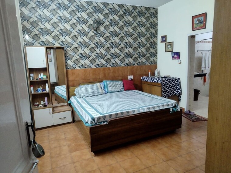 Bedroom, sector 19 6 Bedroom 180 Sq.Mt. Independent House In Sector 19 Noida 10240661