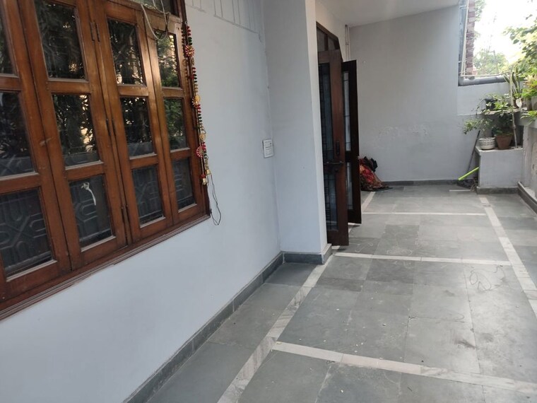 undefined, sector 19 6 Bedroom 180 Sq.Mt. Independent House In Sector 19 Noida 10240661