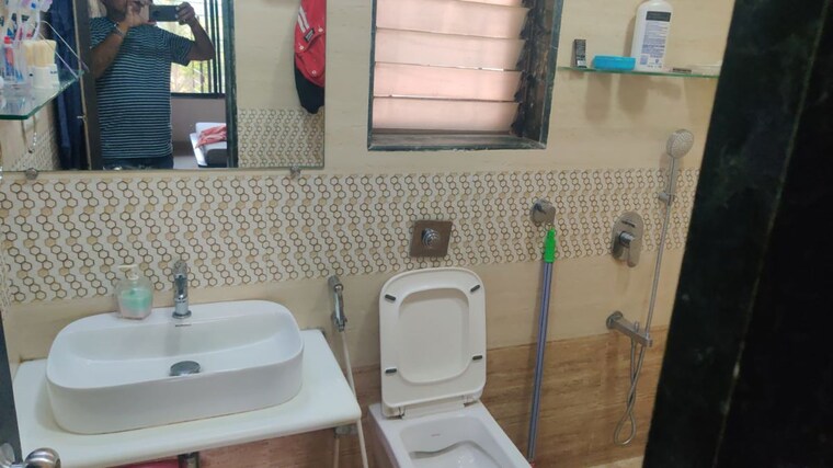 Bathroom, raj-rudram-apartments 2 Bedroom 1100 Sq.Ft. Apartment In Goregaon East Mumbai 10240756
