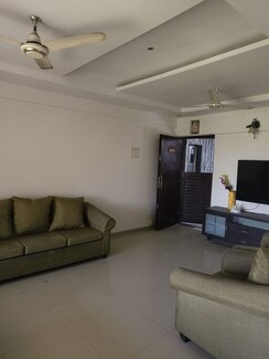 2 BHK Apartment For Rent in GK Rose Valley