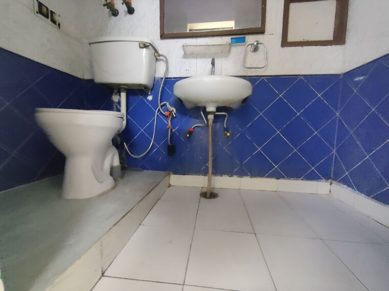 Bathroom, vaishali sector 5 2 Bedroom 1000 Sq.Ft. Apartment In Vaishali Sector 5 Ghaziabad 10240840