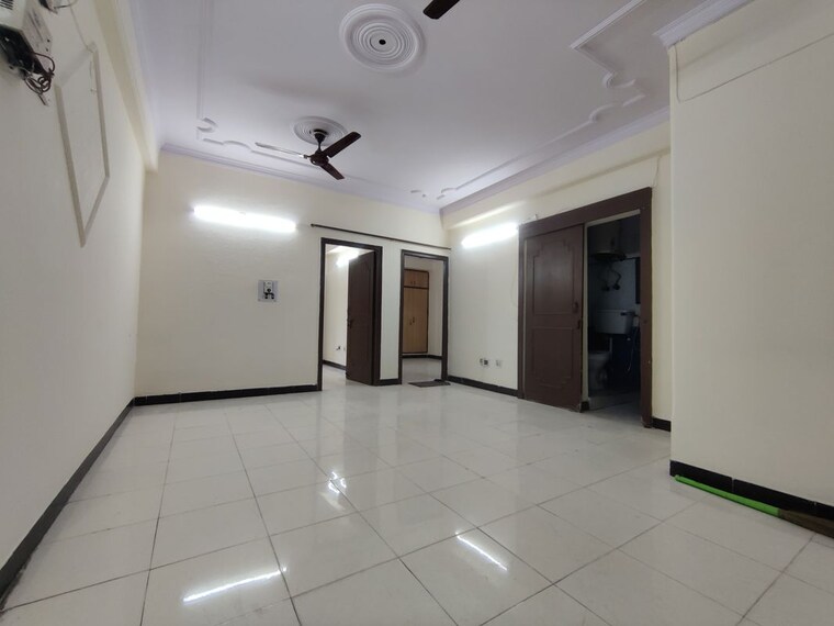 Room, vaishali sector 5 2 Bedroom 1000 Sq.Ft. Apartment In Vaishali Sector 5 Ghaziabad 10240840