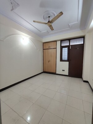 Room in 2 BHK Apartment at Vaishali Sector 5 – for Rent