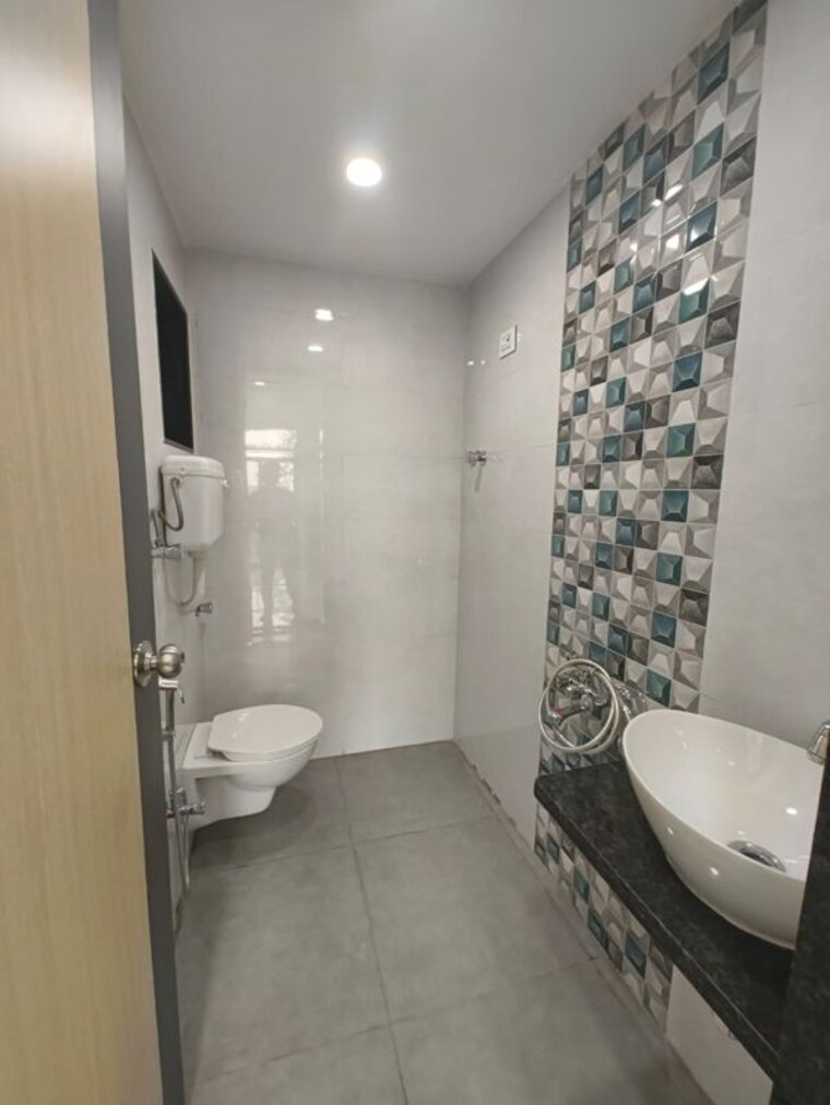 Bathroom, nalanda nagar 1 Bedroom 56 Sq.Yd. Apartment In Nalanda Nagar Mumbai 10240911