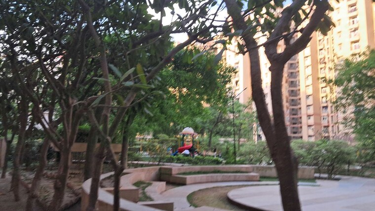 Garden, amrapali-princely-estate 2.5 Bedroom 1015 Sq.Ft. Apartment In Sector 76 Noida 10240863