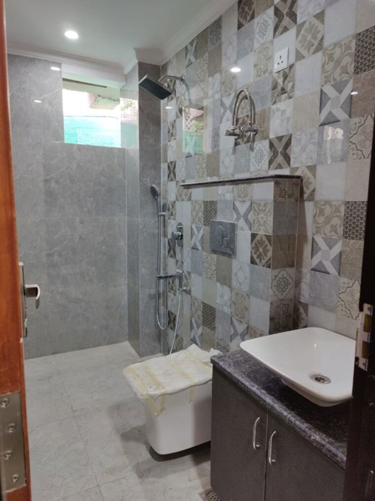 Bathroom, nirvana-courtyard 4 Bedroom 2600 Sq.Ft. Builder Floor In Sector 50 Gurgaon 10240957