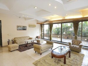Living Room in 2.5 BHK Apartment at Vastu Shilp Tardeo, Tardeo – for Sale