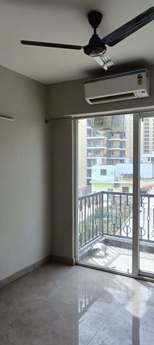 Room in 3 BHK Apartment at Signature Global City 81, Sector 81 – for Sale