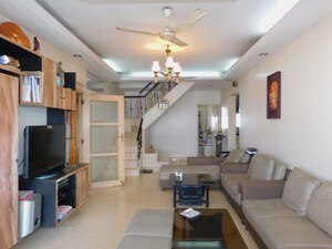 Living Room in 6 BHK Apartment at Dhavalgiri CHS, Goregaon East – for Sale