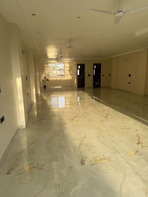 Room in  Office Space at Rajouri Garden – for Rent