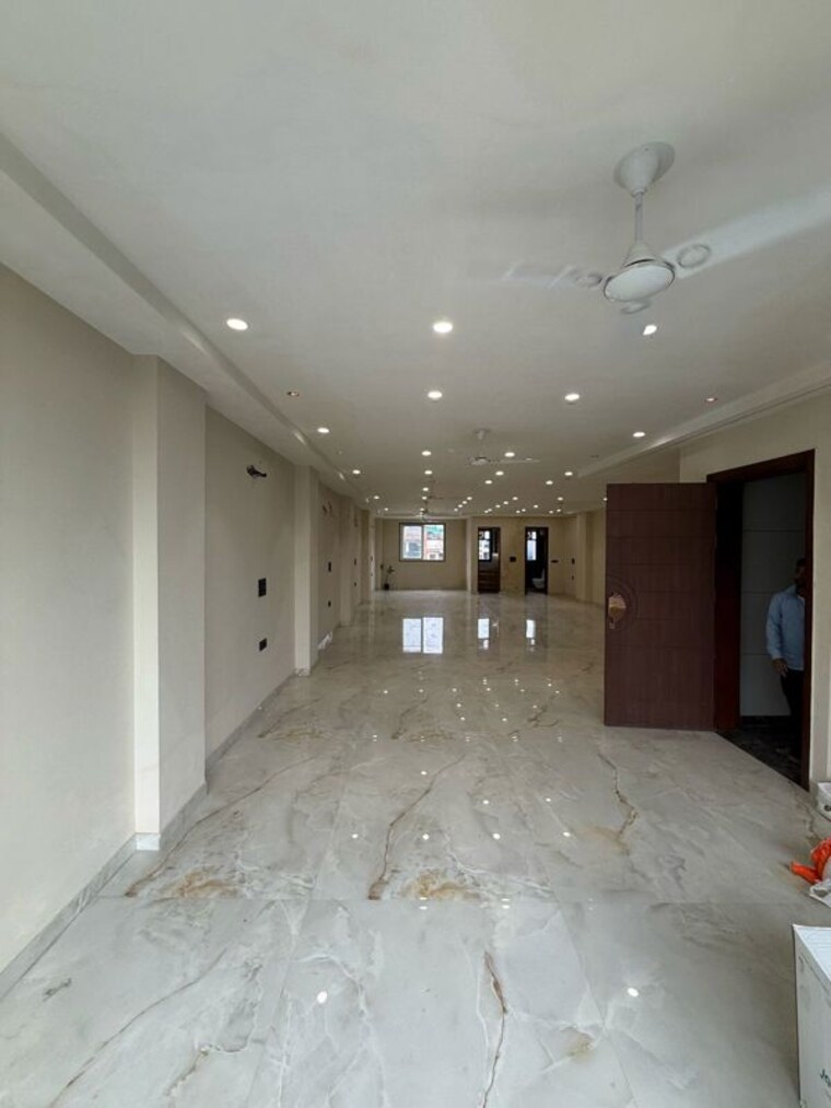 Room, rajouri garden Commercial Office Space 1800 Sq.Ft. In Rajouri Garden Delhi 10241236