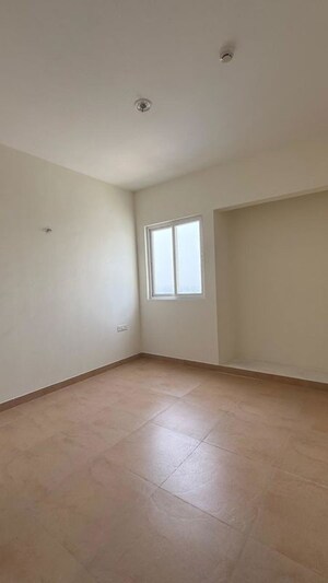 Room in 3 BHK Apartment at Wave Amore, Sector 32 – for Sale