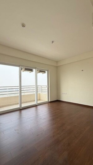 Room in 3 BHK Apartment at Wave Amore, Sector 32 – for Sale