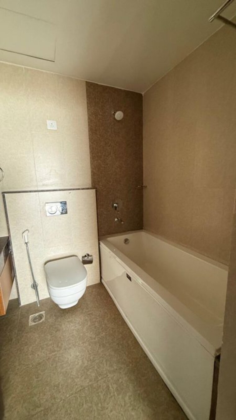 Bathroom, wave-amore 3 Bedroom 2287 Sq.Ft. Apartment In Sector 32 Noida 10241341
