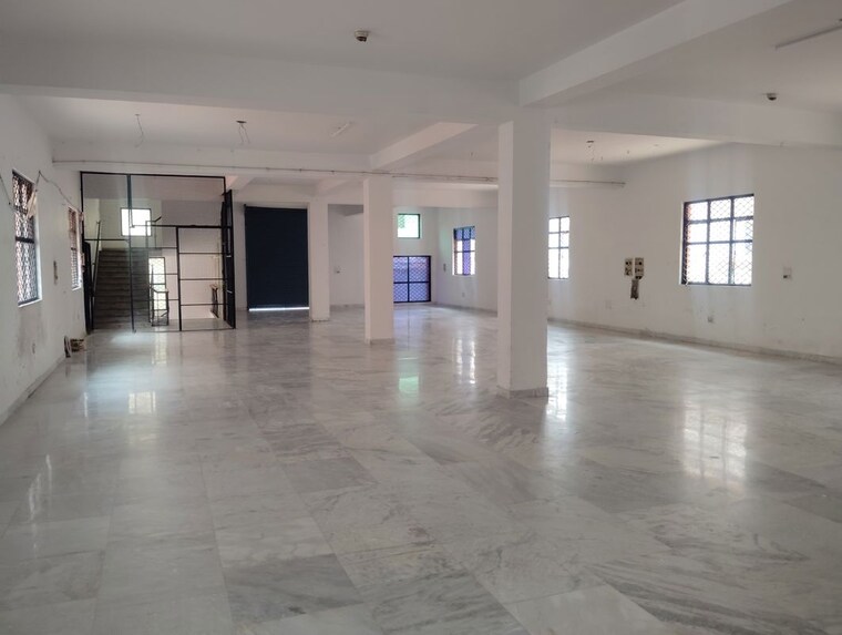  Parking, sector 64 Commercial Warehouse 1000 Sq.Ft. In Sector 64 Noida 10241382