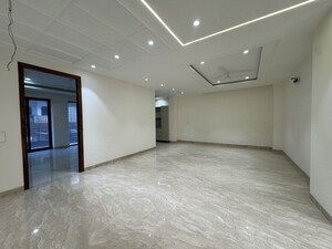 Room in 3.5 BHK Builder Floor at Sector 2 – for Sale