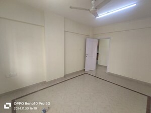 Room in 3 BHK Apartment at Blue Heaven Powai, Powai – for Rent