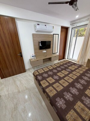 Bedroom in 1.5 BHK Builder Floor at Huda Market, Sector 31 – for Rent