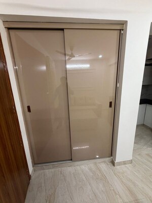 Building Lobby in 1.5 BHK Builder Floor at Huda Market, Sector 31 – for Rent