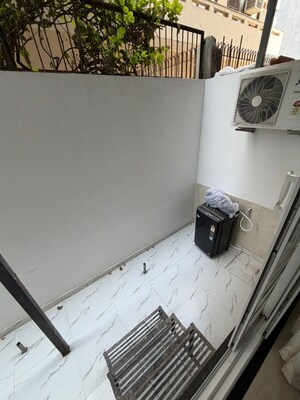 Furnished Amenities in 1.5 BHK Builder Floor at Huda Market, Sector 31 – for Rent