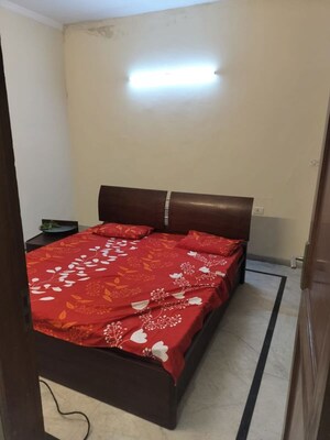 Bedroom in 2 BHK Builder Floor at Sector 40 – for Rent