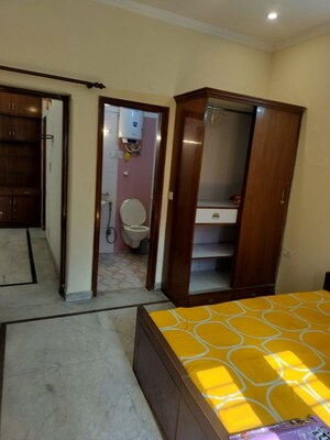 Bedroom in 2 BHK Builder Floor at Sector 40 – for Rent