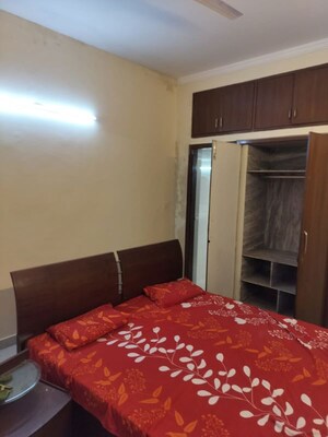 Bedroom in 2 BHK Builder Floor at Sector 40 – for Rent
