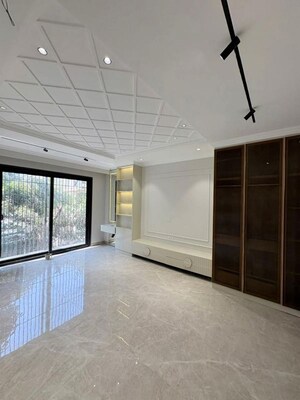 Room in 4 BHK Builder Floor at Saket – for Sale