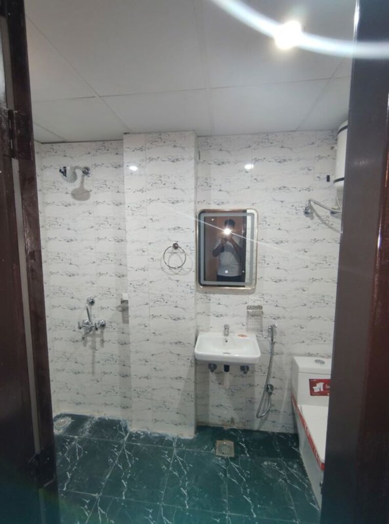 Bathroom, agrim-apartment 1 RK 350 Sq.Ft. Builder Floor In Sector 43 Gurgaon 10241751