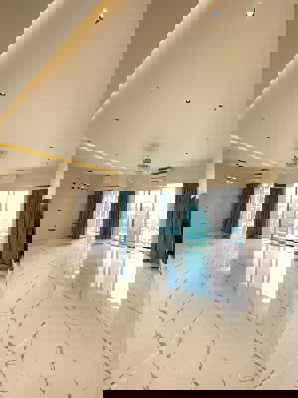 4 BHK + Pooja Room,Servant Room 2800 Sq.Ft. Apartment in K Hemani Bay View