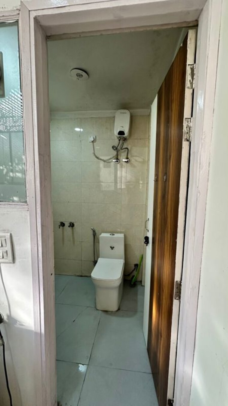 Bathroom, vipul-world-floors 1 RK 40 Sq.Yd. Builder Floor In Sector 48 Gurgaon 10241820