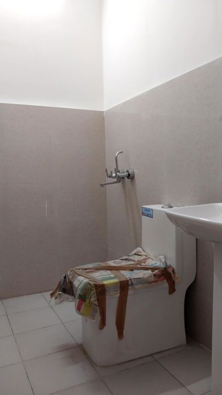 Bathroom, arttech-maulshree-heights 3.5 Bedroom 1000 Sq.Ft. Apartment In Sector 84 Faridabad 10241827