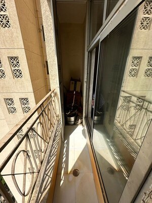 Furnished Amenities in 2 BHK Apartment at One Hiranandani Park, Ghodbunder Road – for Rent