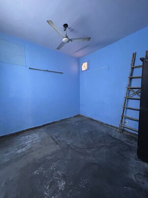 Room in 1 BHK Builder Floor at Govindpuri – for Rent