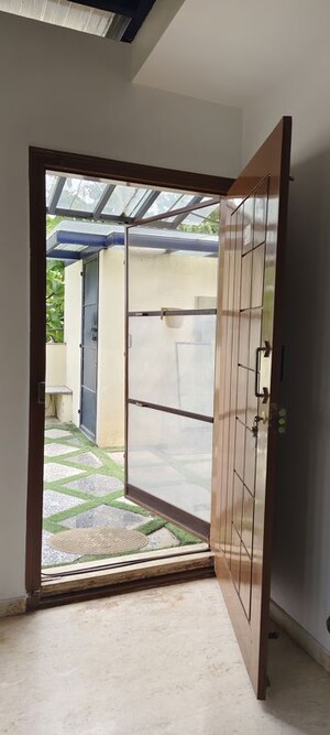 Room in 1 BHK Builder Floor at Halasuru – for Rent