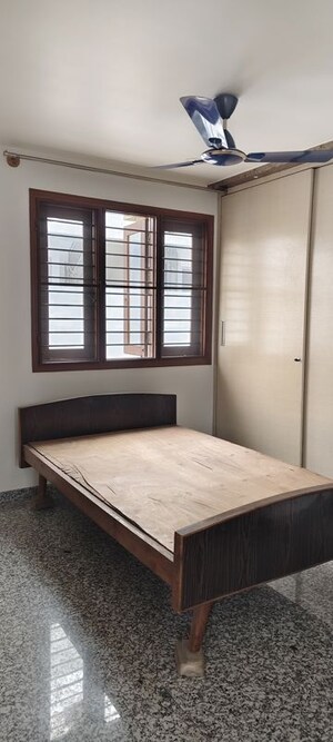 Room in 1 BHK Builder Floor at Halasuru – for Rent