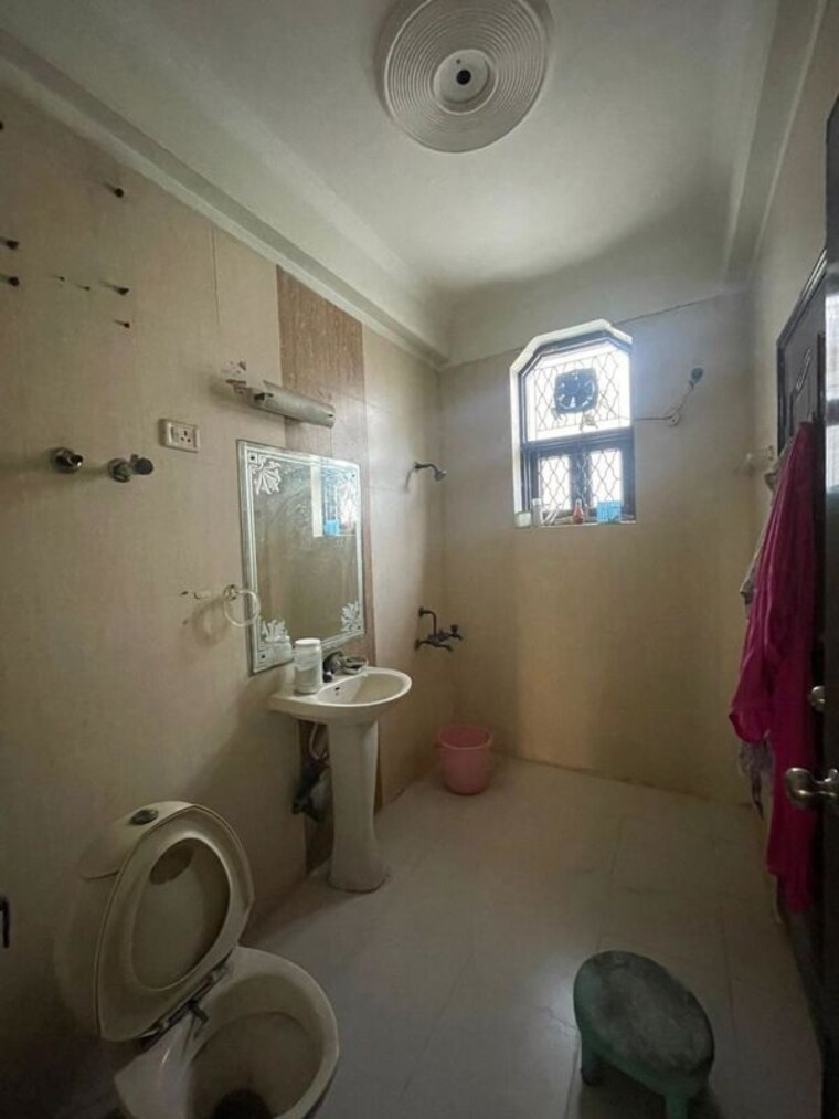 Bathroom, sector 41 2 Bedroom 1550 Sq.Ft. Independent House In Sector 41 Noida 10242207