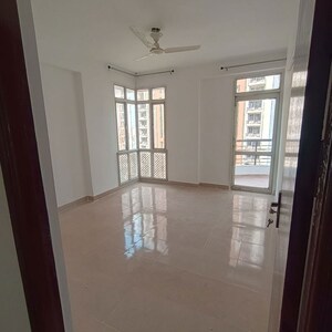 Room in 3 BHK Apartment at Supertech Czar Villa, Omicron I Greater Noida – for Rent
