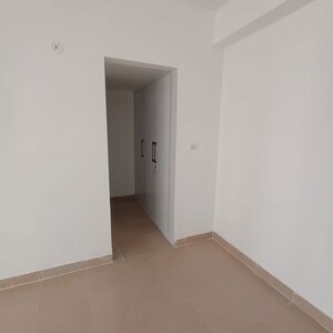 Room in 3 BHK Apartment at Supertech Czar Villa, Omicron I Greater Noida – for Rent