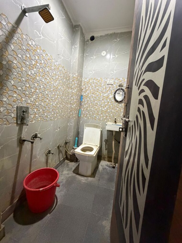 Bathroom, dwarka mor 1 Bedroom 360 Sq.Ft. Builder Floor In Dwarka Mor Delhi 10242241